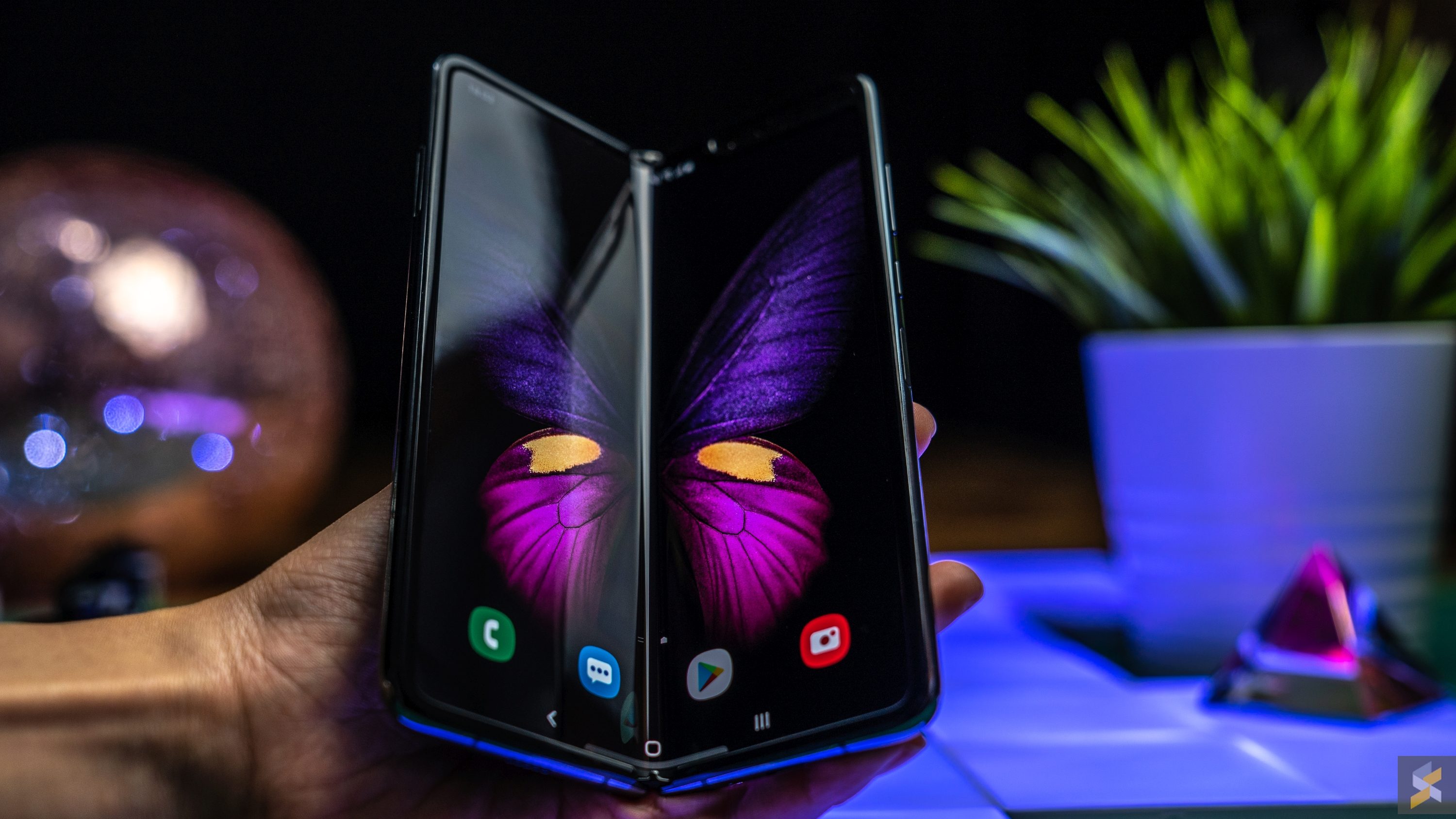 Samsung galaxy fold отзывы. Samsung Galaxy Fold 2019. Самсунг галакси фолд реклама. Samsung Galaxy Fold последняя модель. Реклама самсунг галакси фолд 2.