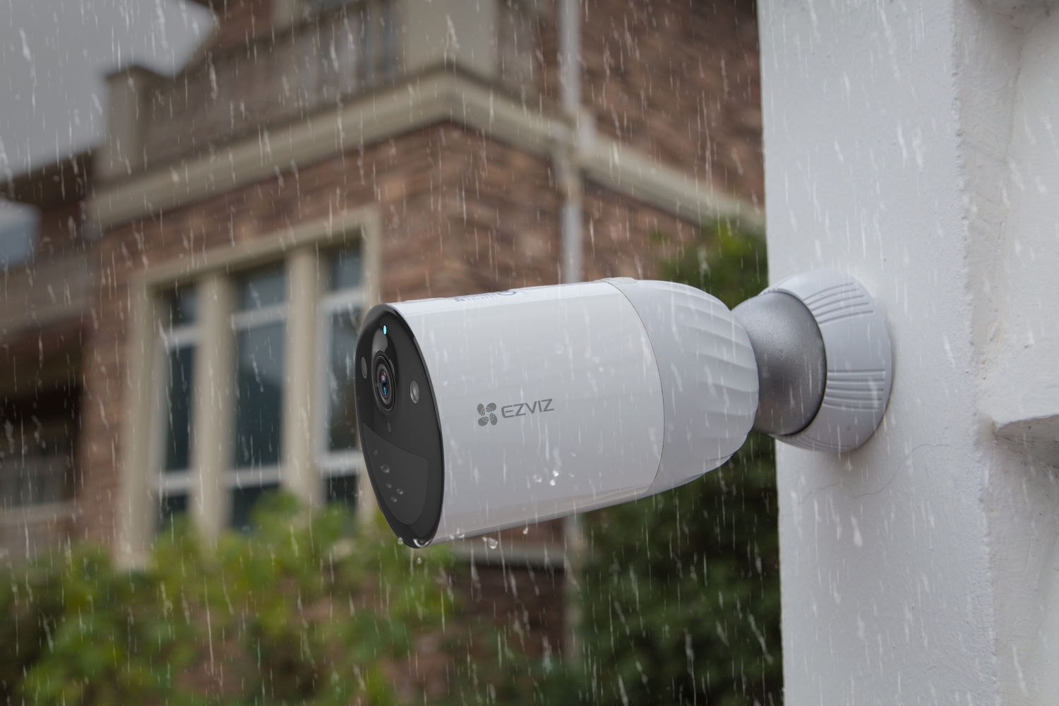 Battery operated outdoor security clearance camera